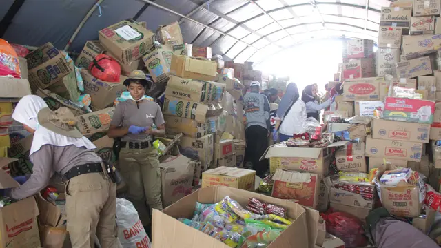 Bahan makanan bantuan banjir bandang Sentani