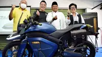 Wakil Gubernur Uu Ruzhanul Ulum usai menjajal motor listrik Anubis di Sirkuit Sentul, Kabupaten Bogor, Jawa Barat. (Dok: Baran Energy)