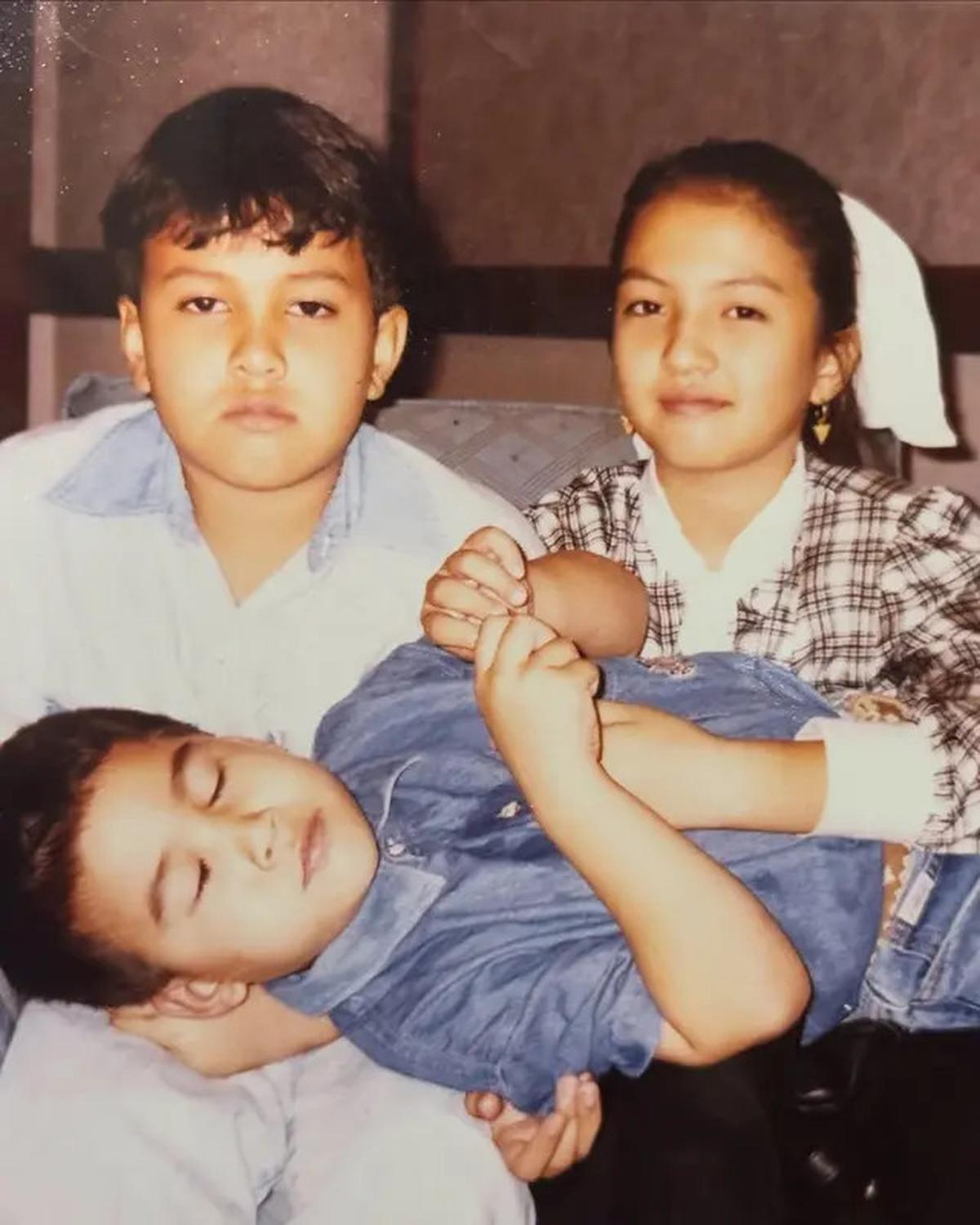 7 Potret Lawas Raline Shah Bareng Dua Adik Saat Kecil, Peringati Hari Saudara