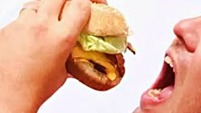 Mengunyah makanan