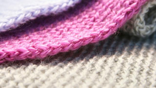 Tren Hijab: Hangatnya Baju Rajut untuk Indahkan Pesona Hijab