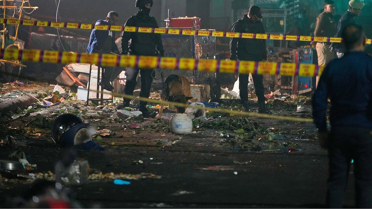 FOTO:  Ledakan Bom Mobil Guncang Delhi, 10 Tewas di Dekat Benteng Merah