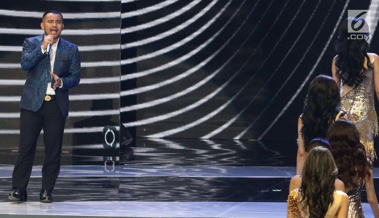 Penyanyi Judika saat tampil pada malam final Miss Grand Indonesia 2018 di JCC Jakarta, Sabtu (21/7). Judika membawakan tiga lagu pada malam final. (Liputan6.com/Angga Yuniar)