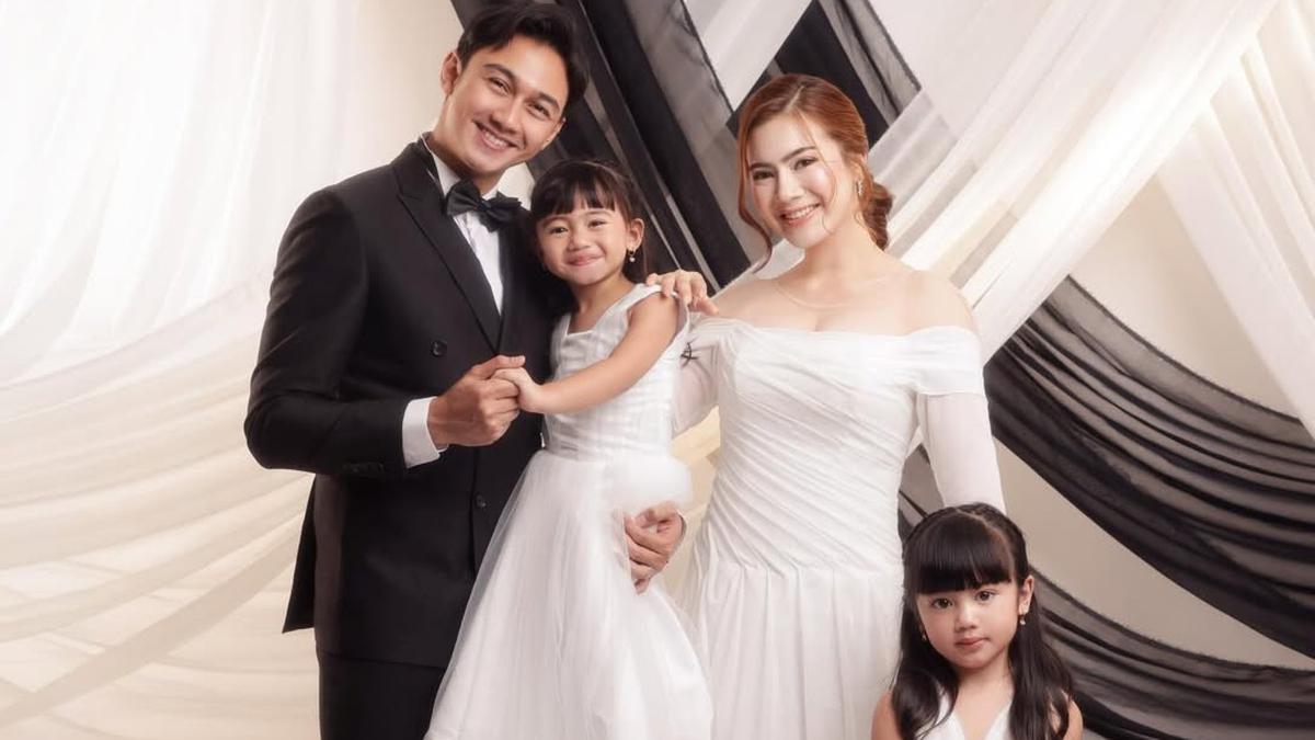 Gaya Felicya Angelista &amp; Caesar Hito di Pemotretan Keluarga Terbaru, Bak Prewedding Elegan Bersama Dua Putri