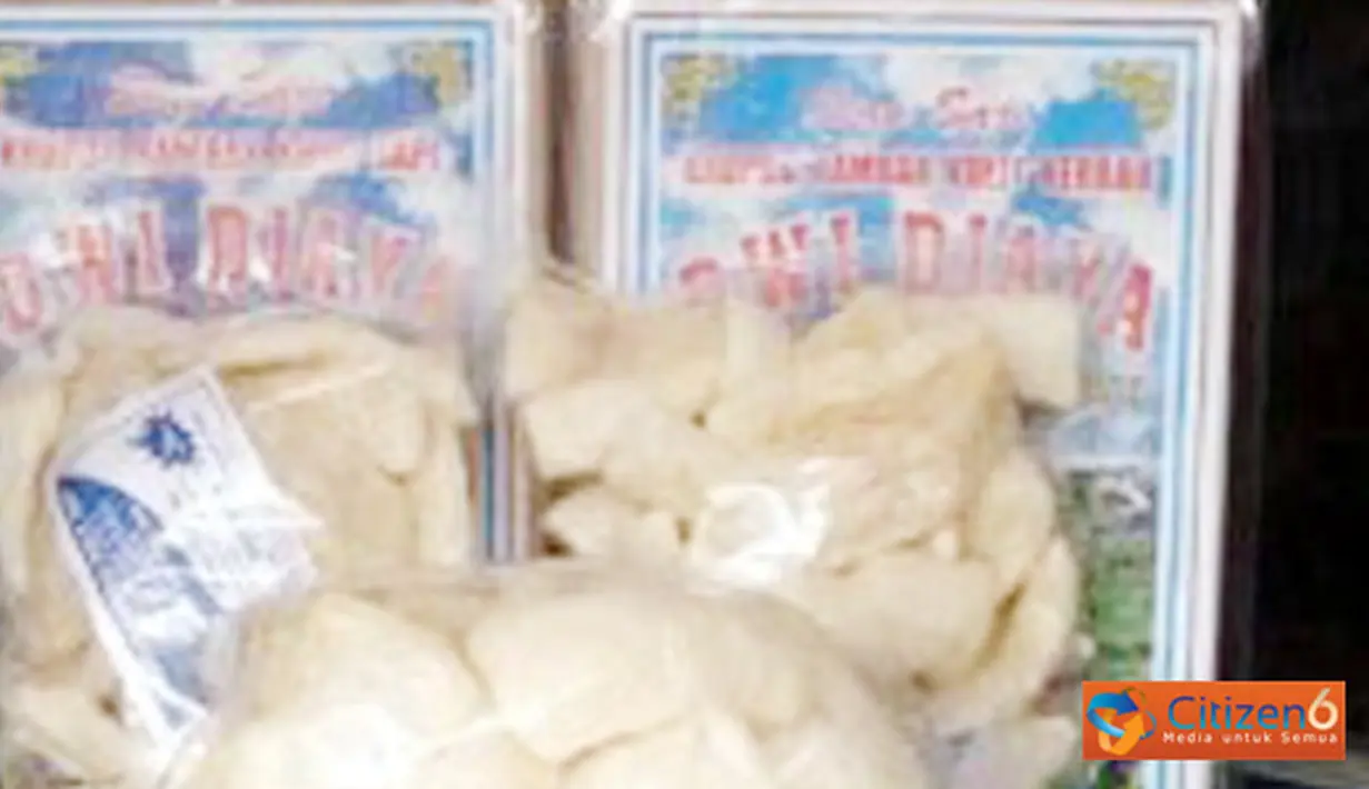 citizen6, Jawa Tengah: Limbah kulit sapi dan kulit kerbau bisa di produksi menjadi suatu makanan khas daerah kendal dan bisa menghasilkan keuntungan yang lumayan besar. (Pengirim: Nita Oktania)