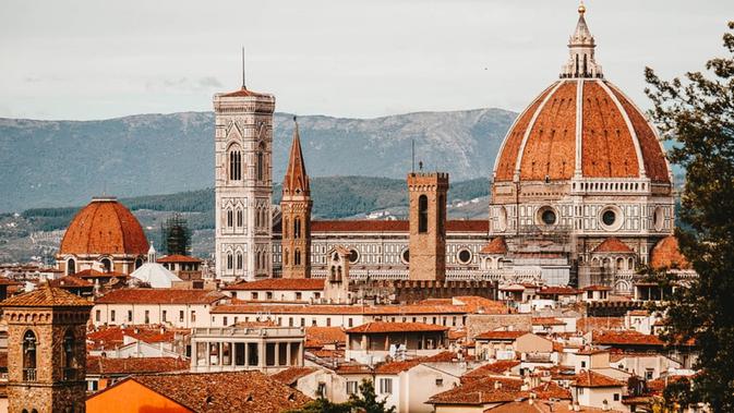Kota Florence di Italia Denda Wisatawan yang Tak Patuhi Aturan Jam Malam - Vimarsana News