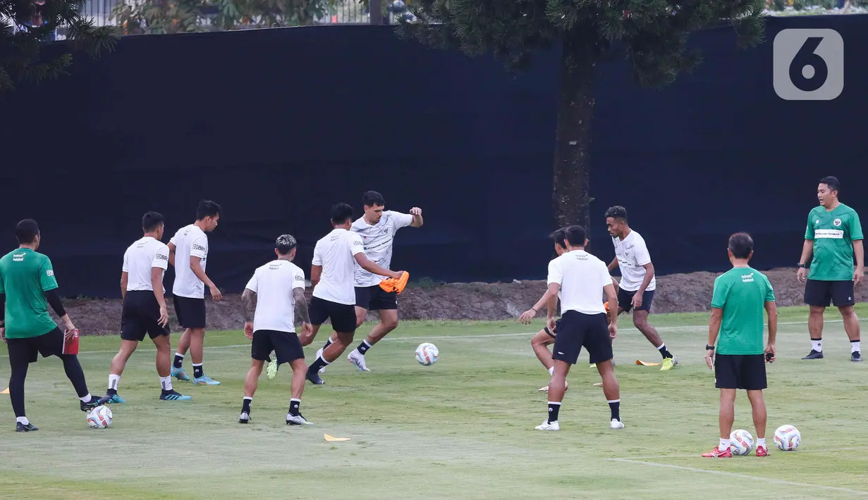 Pertandingan tersebut berakhir tanpa gol. (Liputan6.com/Herman Zakharia)