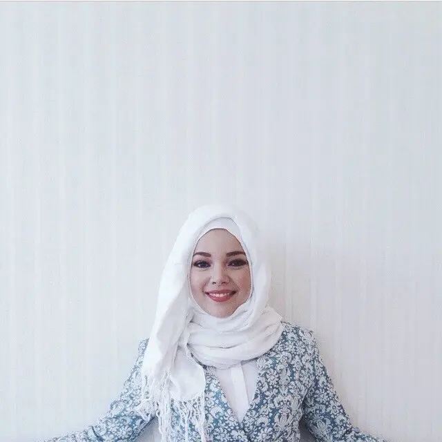 6 Potret Lawas Dewi Sandra di Awal Berhijab, Ubah Penampilan Usai Menikah Lagi