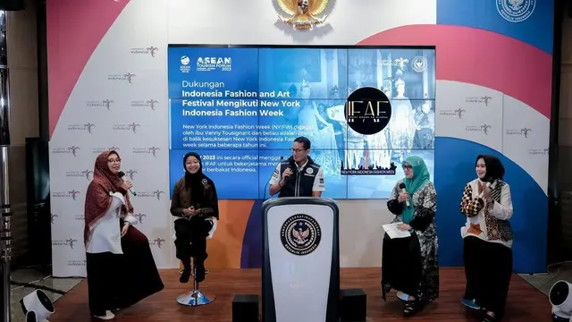 Desainer Muda Indonesia Bawa Jaket Kulit Garut ke New York Indonesia Fashion Week