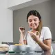 Girl dinner menjadi tren karena menawarkan konsep makan malam yang simpel dan minim persiapan. Namun, apakah menu ala kadarnya ini tetap bisa memenuhi kebutuhan nutrisi tubuh?. (Foto/Dok: Magnific)
