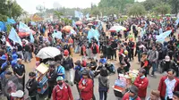Ribuan Buruh Kembali Berdemo di Depan Istana