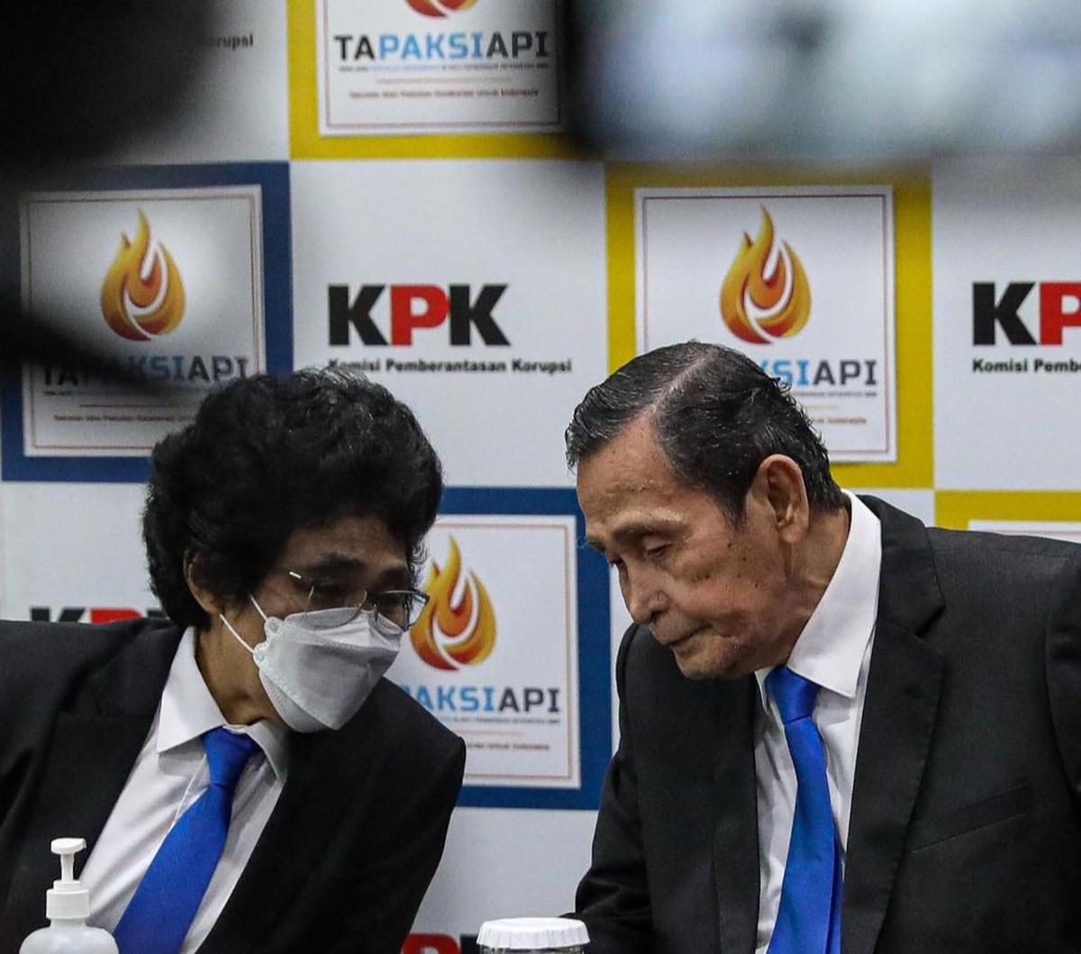Sebanyak 90 pegawai Komisi Pemberantasan Korupsi (KPK) diduga terlibat kasus dugaan pungutan liar (pungli) di rumah tahanan (rutan) terancam dipecat.