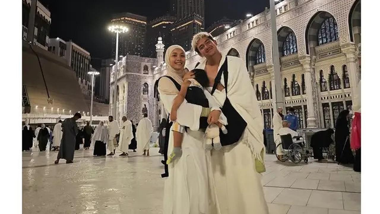 7 Potret Artis Lebaran 2025 di Tanah Suci, Bella Saphira hingga Adipati Dolken