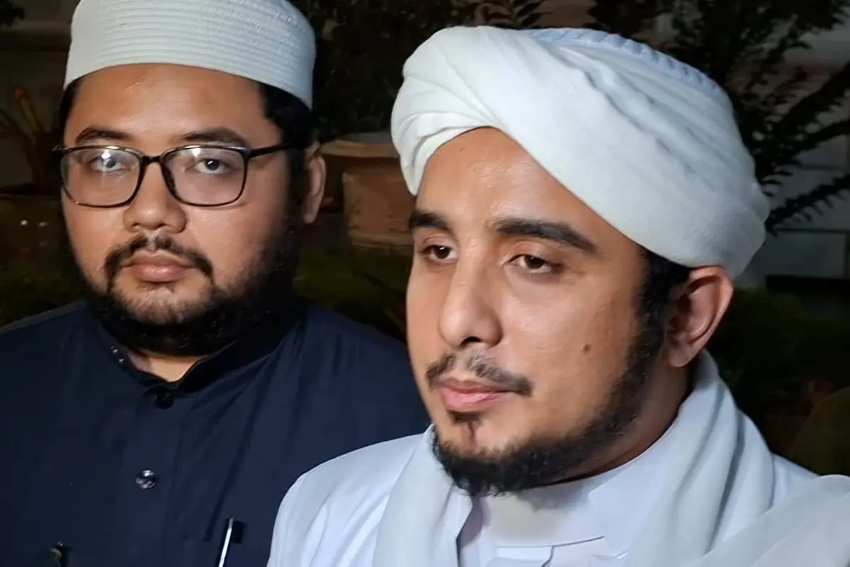 Sekretaris Majelis Syura DPP Front Persaudaraan Islam (FPI) Hanif Alatas di Kompleks Istana Kepresidenan, Jakarta