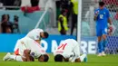 Pemain Maroko Romain Saiss (belakang kiri), Abdelhamid Sabiri (depan kiri), Zakaria Aboukhlal (depan kanan), dan kiper Munir Mohamedi (belakang kanan) bereaksi setelah mengalahkan Belgia pada pertandingan sepak bola Grup F Piala Dunia 2022 di Stadion Al Thumama, Doha, Qatar, 27 November 2022. Maroko mengalahkan Belgia dengan skor 2-0. (AP Photo/Frank Augstein)
