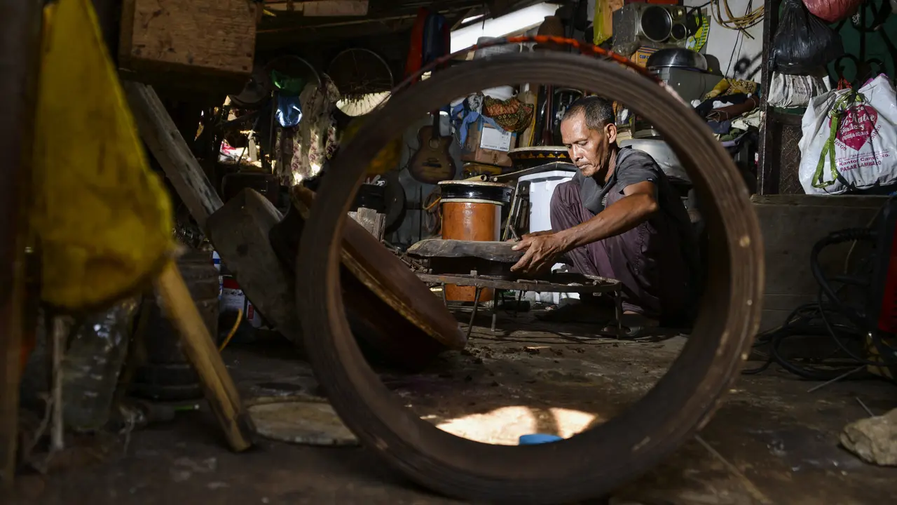 Geliat Perajin Alat Musik Tradisional di Aceh