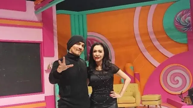 Intip Potret Mesra Romy Rafael dan Istri yang Kini Buat Grup Duo Mentalis