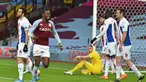 Striker Aston Villa, Bertrand Traore (kedua dari kiri) melakukan selebrasi usai mencetak gol pertama timnya ke gawang Crystal Palace dalam laga lanjutan Liga Inggris 2020/21 pekan ke-15 di Villa park, Birmingham, Sabtu (26/12/2020). Aston Villa menang 3-0 atas Crystal Palace. (AFP/Rui Vieira/Pool)