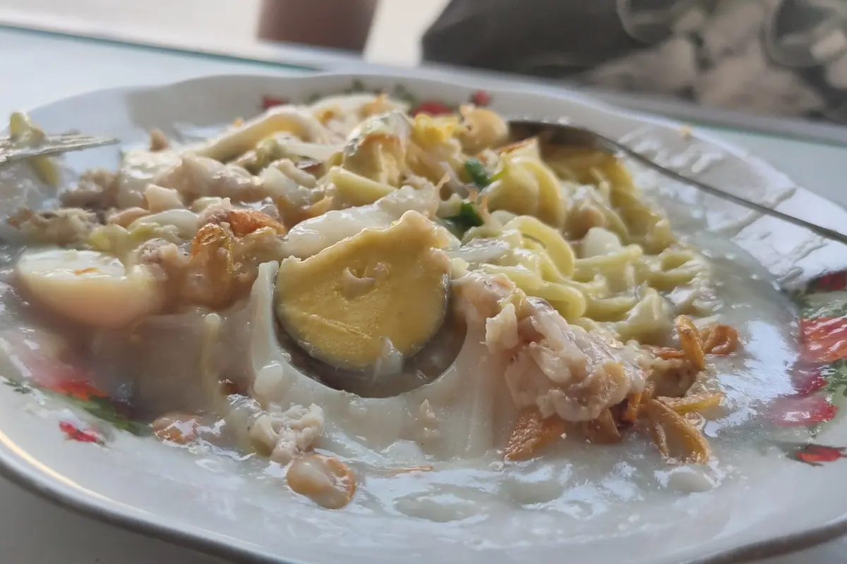 Serupa Tapi tak Sama, Perbedaan Mie Koclok Cirebon dan Mie Kocok Bandung