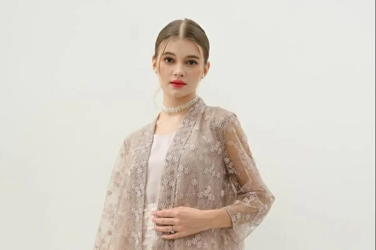 Ainaia Kebaya by Binar (Sumber: Instagram/_binarbinar_)