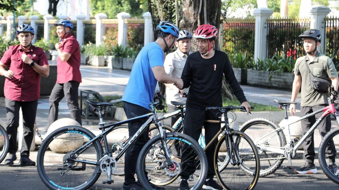Usai sarapan, keduanya kembali melanjutkan bersepeda dan menyapa masyarakat di Yogyakarta.<br>