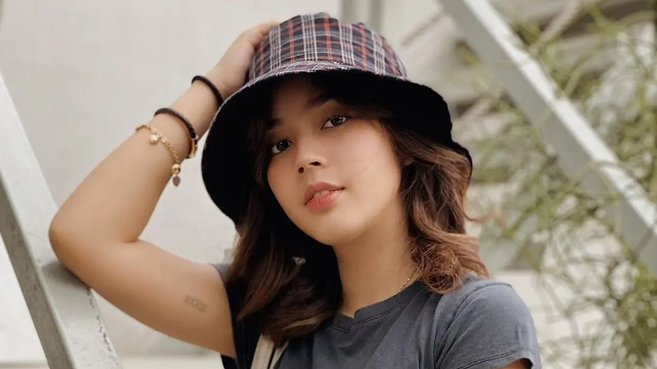 FOTO: Gaya Fay Nabila saat Pakai Topi, Makin Menawan