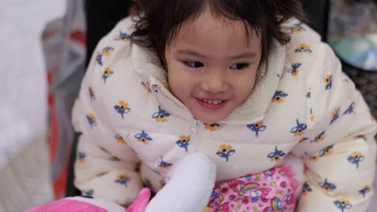 Claire Terlihat Bahagia Sekali
