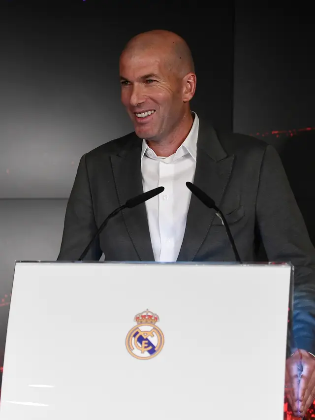Senyum Zidane Saat Kembali Latih Skuat Real Madrid