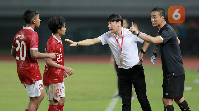 Foto: Ekspresi Serius Shin Tae-yong meski Timnas Indonesia U-19 Menang Banyak atas Brunei Darussalam di Piala AFF U-19 2022