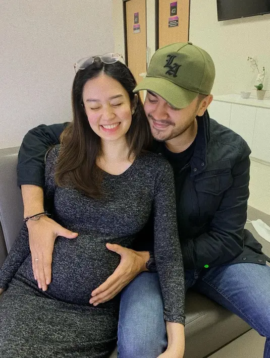 Baby Bump Faradila Yoshi (Instagram/bryanmckenziee)