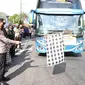 Kapolda Bali Lepas Rombongan Bus Mudik Gratis Dari Bali (Dewi Divianta/Liputan6.com)