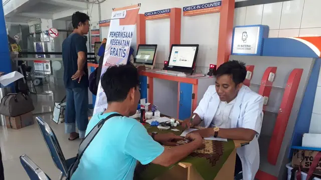 KAI Daop 5 menyediakan tiga pusat layanan kesehatan dan pemeriksaan kesehatan gratis di stasiun besar selama masa Nataru. (Foto: Liputan6.com/KAI Daop 5/Muhamad Ridlo)