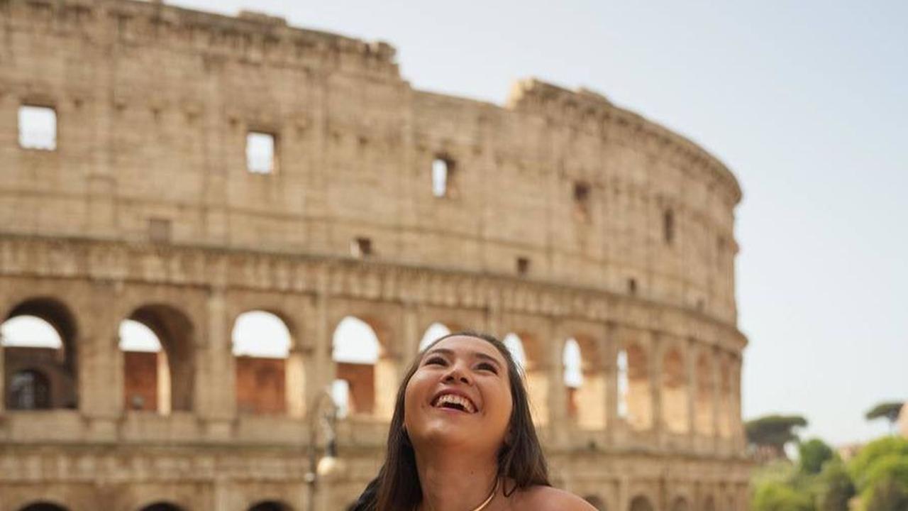 Olivia Jensen merupakan salah satu seleb Tanah Air yang hobi traveling. Tampak potret Olivia Jensen yang sedang berada di Italia.