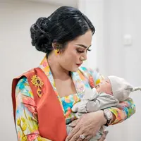 Krisdayanti turut berbahagia atas lahirnya anak kedua Aurel Hermansyah, Azura Humaira Nur Atta di tanggal cantik, 11 November 2023.