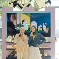 Dengan konsep #JustBecause, acara ini mengajak pengunjung untuk merayakan momen spesial dengan kehangatan dan keharuman yang elegan. [Dok/Jo Malone London Indonesia].