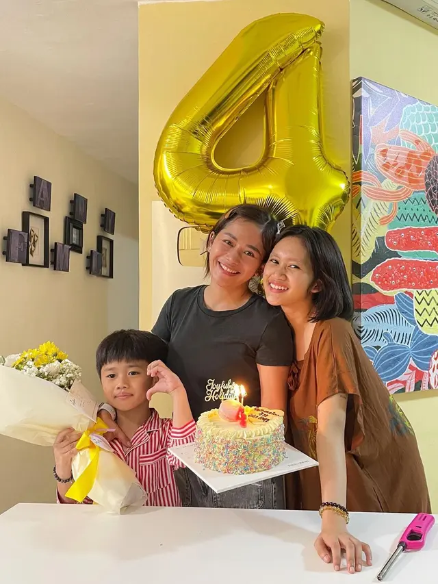 6 Potret Kompak YouTuber Farida Nurhan dan Putrinya, Bak Kakak Beradik