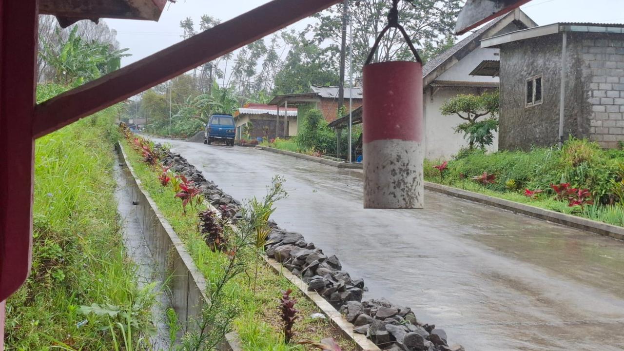 Penjual Bakso Perbaiki Jalan Kampung Halaman Pakai Uang Pribadi hingga Miliaran
