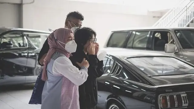 Momen Cinta Kuya Dapat Hadiah Mobil Sport Klasik