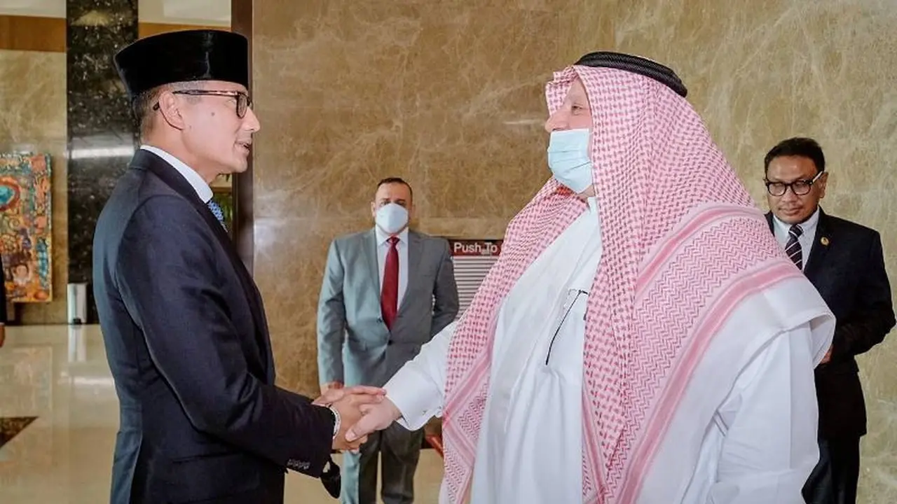 Menparekraf  Sandiaga Uno bersama Duta Besar Arab Saudi untuk RI, Syekh Esam Bin Ahmed Abed Al-Thagafi,