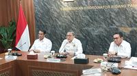 Menteri Koordinator Bidang Pangan Zulkifli Hasan bersama Mentan Amran dan Mendag Budi Santoso dalam Rapat Koordinasi Terbatas di Kantor Kemenko Pangan, Jakarta, Kamis (12/6/2025). (Arief/Liputan6.com)&nbsp;