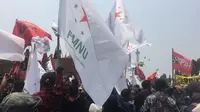Ratusan petani berdemonstrasi di depan Istana Jakarta. (Liputan6.com/Muhammad Radityo Priyasmoro)