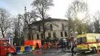 Polisi dan petugas pemadam melakukan pengamanan di Masjid Agung Brussels, Belgia, setelah ditemukan paket berisikan serbuk putih yang dikhawatirkan Anthrax, Kamis (26/11). Petugas juga mengevakuasi 11 orang didekontaminasi. (AFP PHOTO/EMMANUEL Dunand)
