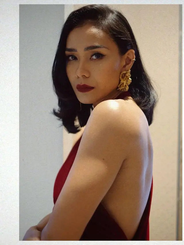 Transformasi Adinia Wirasti, dulu Tomboy Kini Makin Elegan dan Berkelas