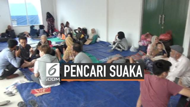 Pemprov DKI membangun tenda dan fasilitas MCK bagi 998 WNA pencari suaka. Sementara tim medis dari Puskesmas setempat memeriksa kesehatan mereka. Banyak pencari suaka yang menderita demam, diare, dan berbagai penyakit lain.