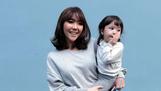 [Bintang] Menggemaskan, Ini 7 Video Duet Seru Gisel dan Gempi