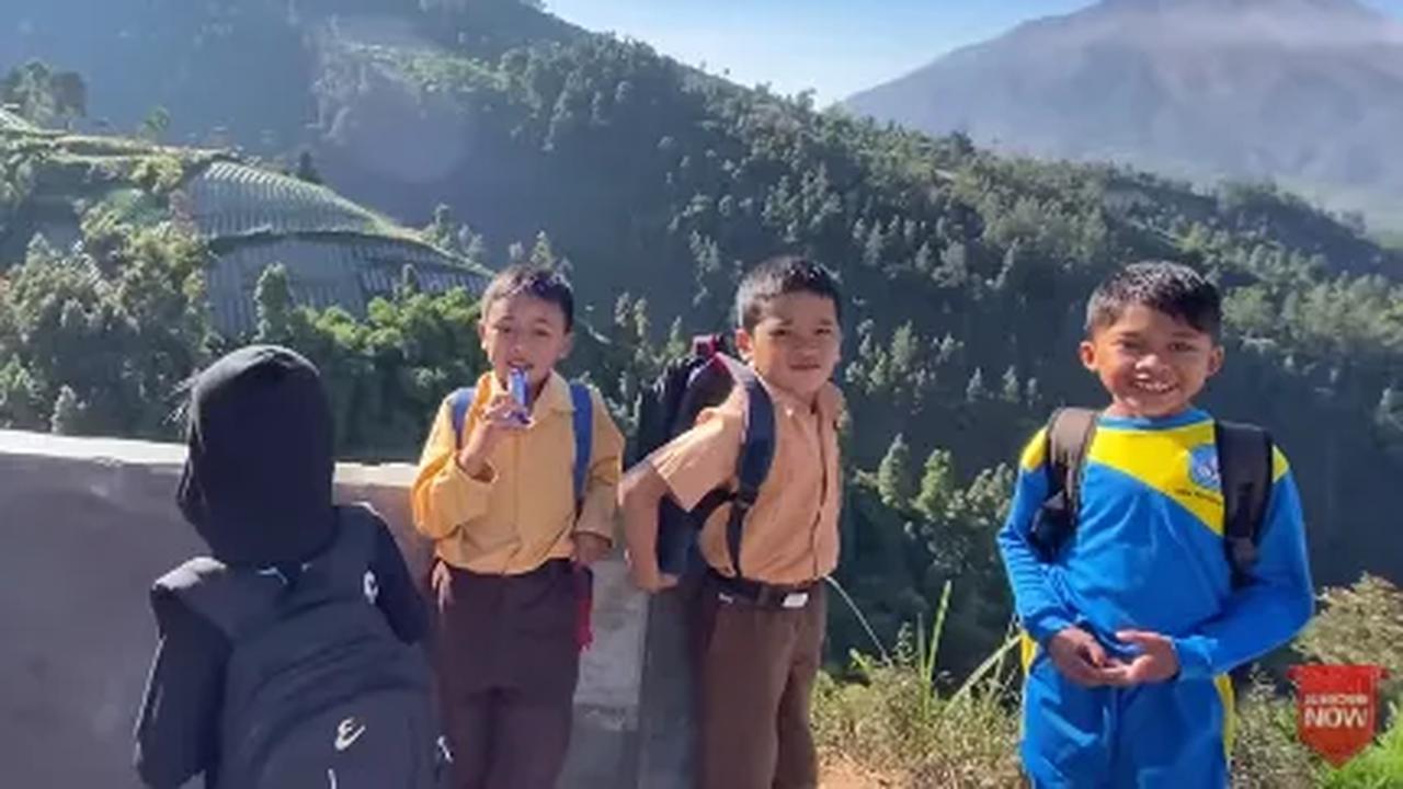 Meski memiliki kehidupan serta kediaman yang sederhana, namun rasanya warga di Desa Tempel lebih beruntung.