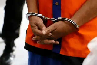 Ilustrasi - Borgol penjahat. (Foto: Liputan6.com/Muhamad Ridlo)