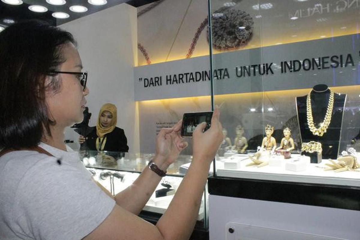 Harga Emas Batangan 24 Karat Hari Ini 29 Januari 2026: Antam, Pegadaian, dan Hartadinata Meroket