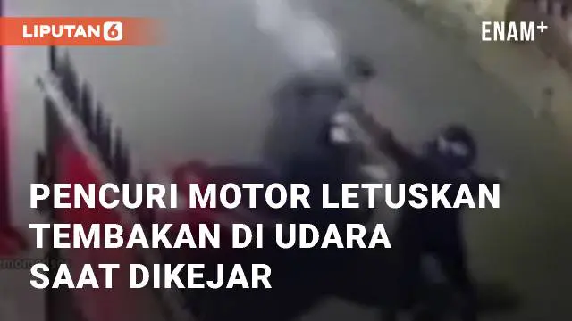 Aksi curanmor terekam kamera CCTV di Pekayon Jaya,  Bekasi. Jumat (31/5/2024). Saat aksinya dipergoki warga, pelaku mengeluarkan senjata api