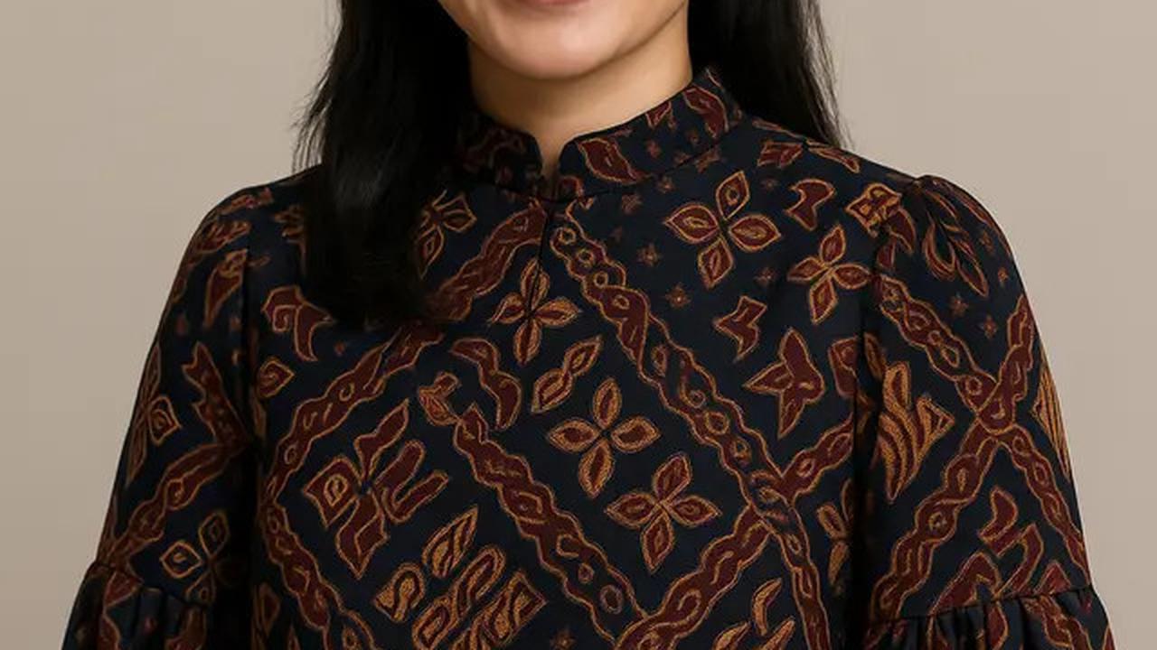 10 Model Blouse Batik Lengan Bishop yang Lagi Tren, Bikin Kamu Fashionable
